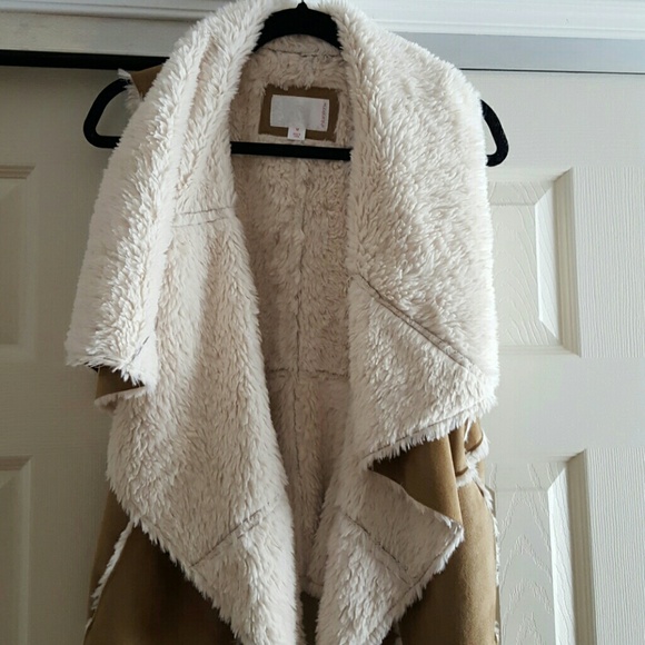 Faux shearling vest-NWT!! - Picture 4 of 4