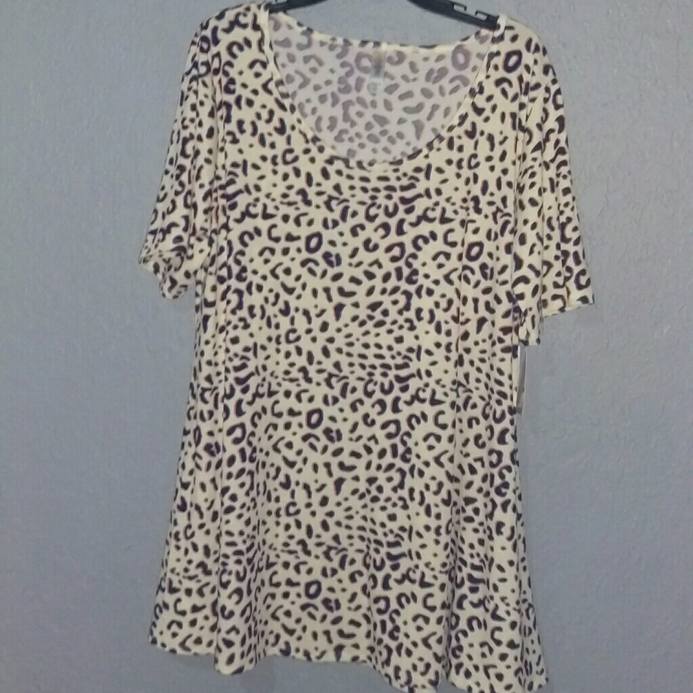 BNWT LuLaRoe Perfect Tee