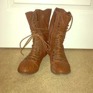 Combat boots