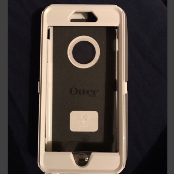 iPhone 6P otter box - Picture 2 of 3