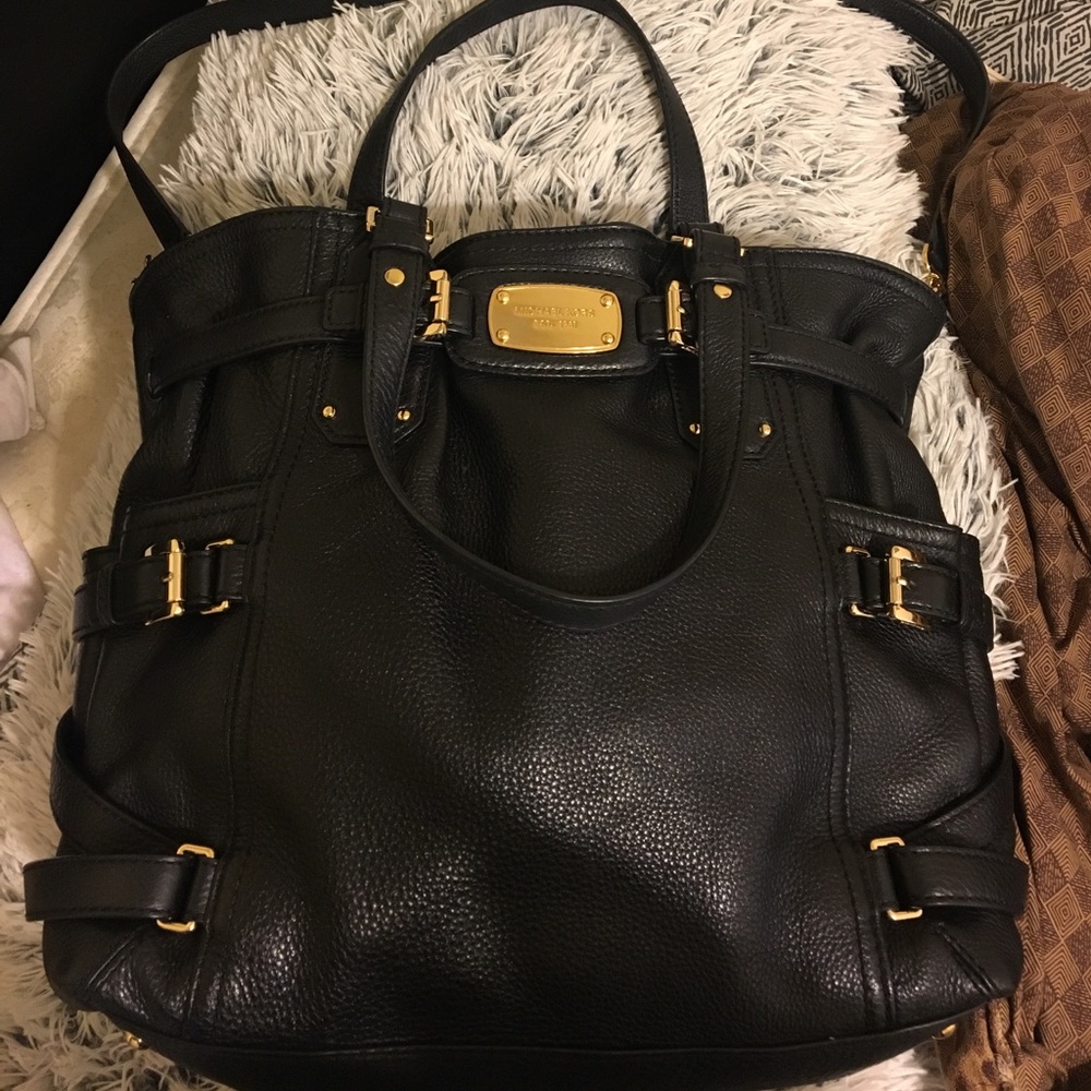 Micheal Kors genuine leather purse