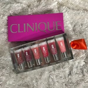 CLINIQUE kisses Superbalm Moisturizing Gloss. NEW