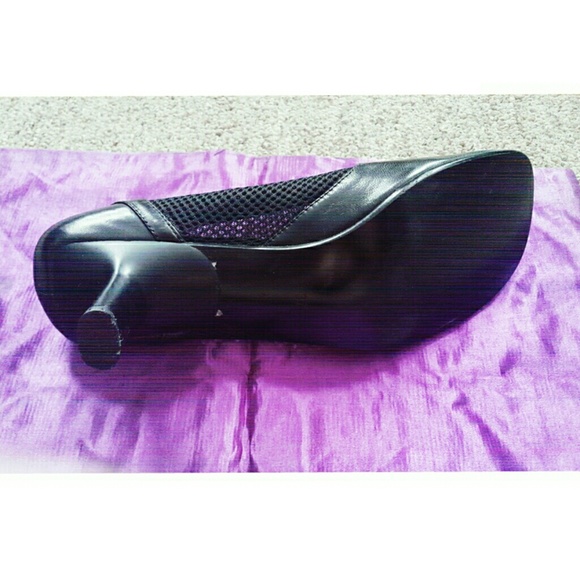 Unique PRADA heels with mesh panels - Picture 2 of 3