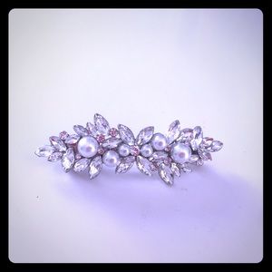 Beautiful hair clip, great for a bride!