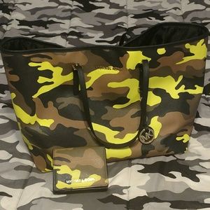 Michael Kors Jet Set Camouflage