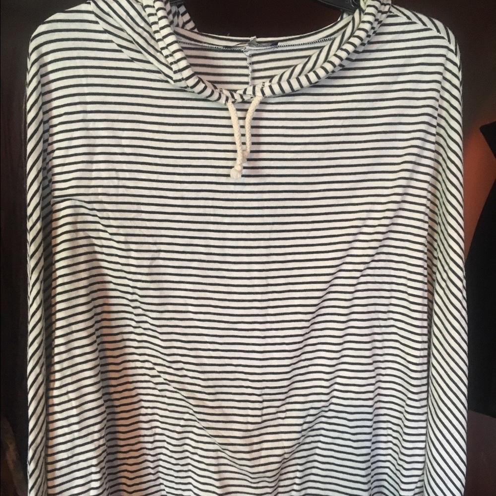 B'Leev Size M hoodie blouse