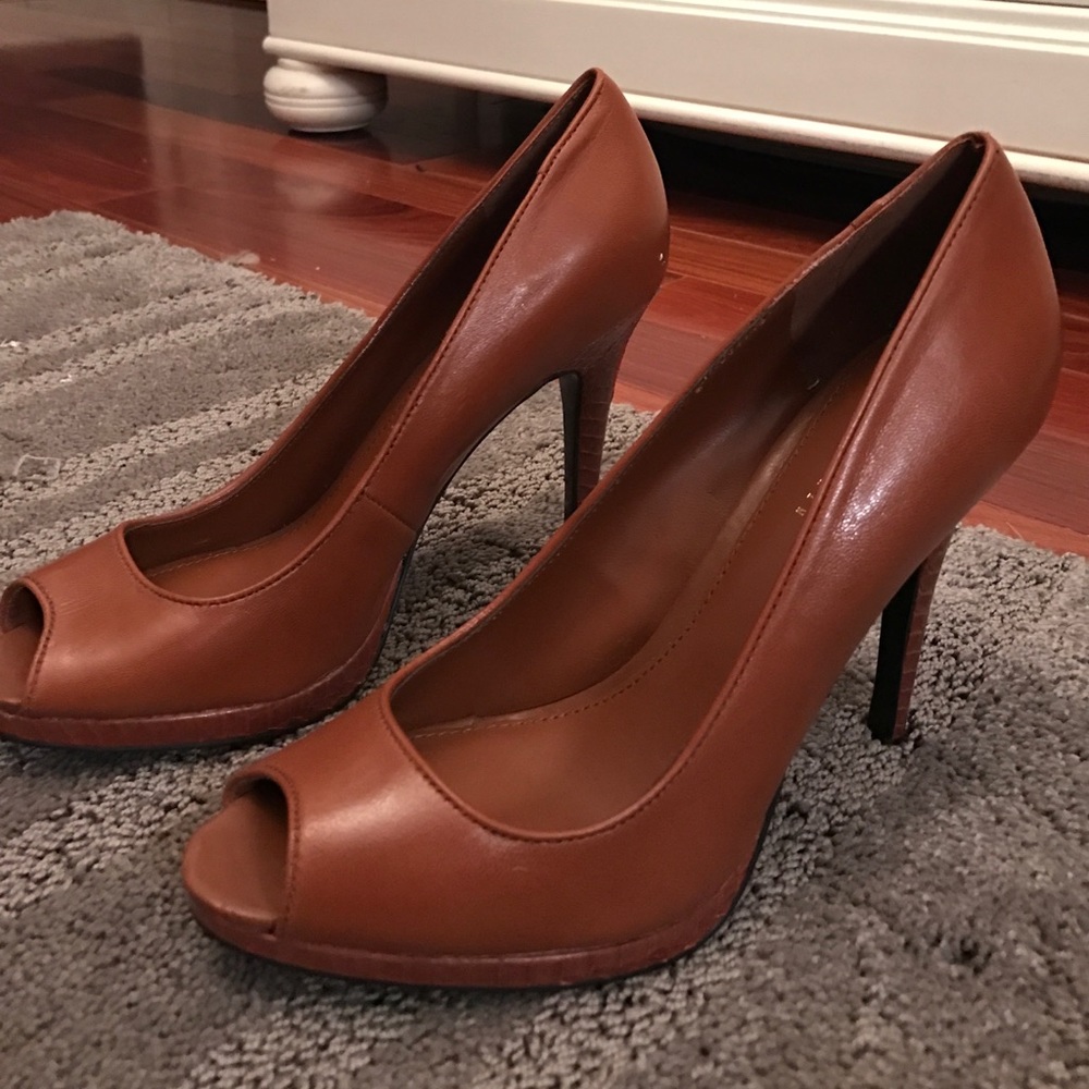 Ralph Lauren peep toe Pump