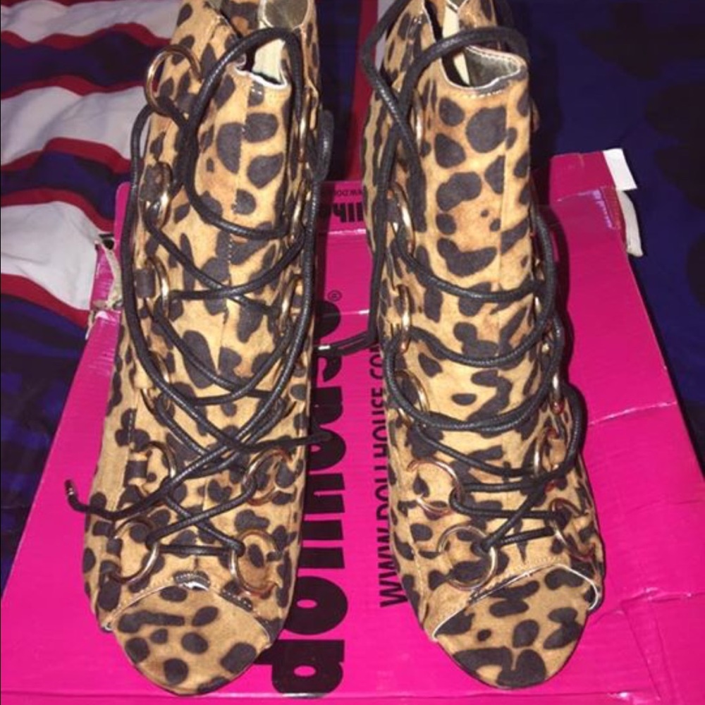 Dollhouse size 9 worn one time