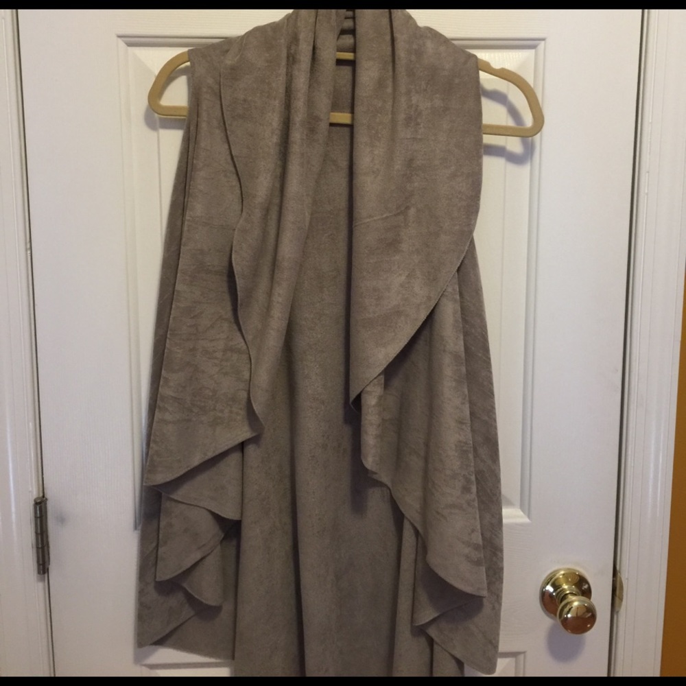 Look Wrap.  Multiple ways to wear.