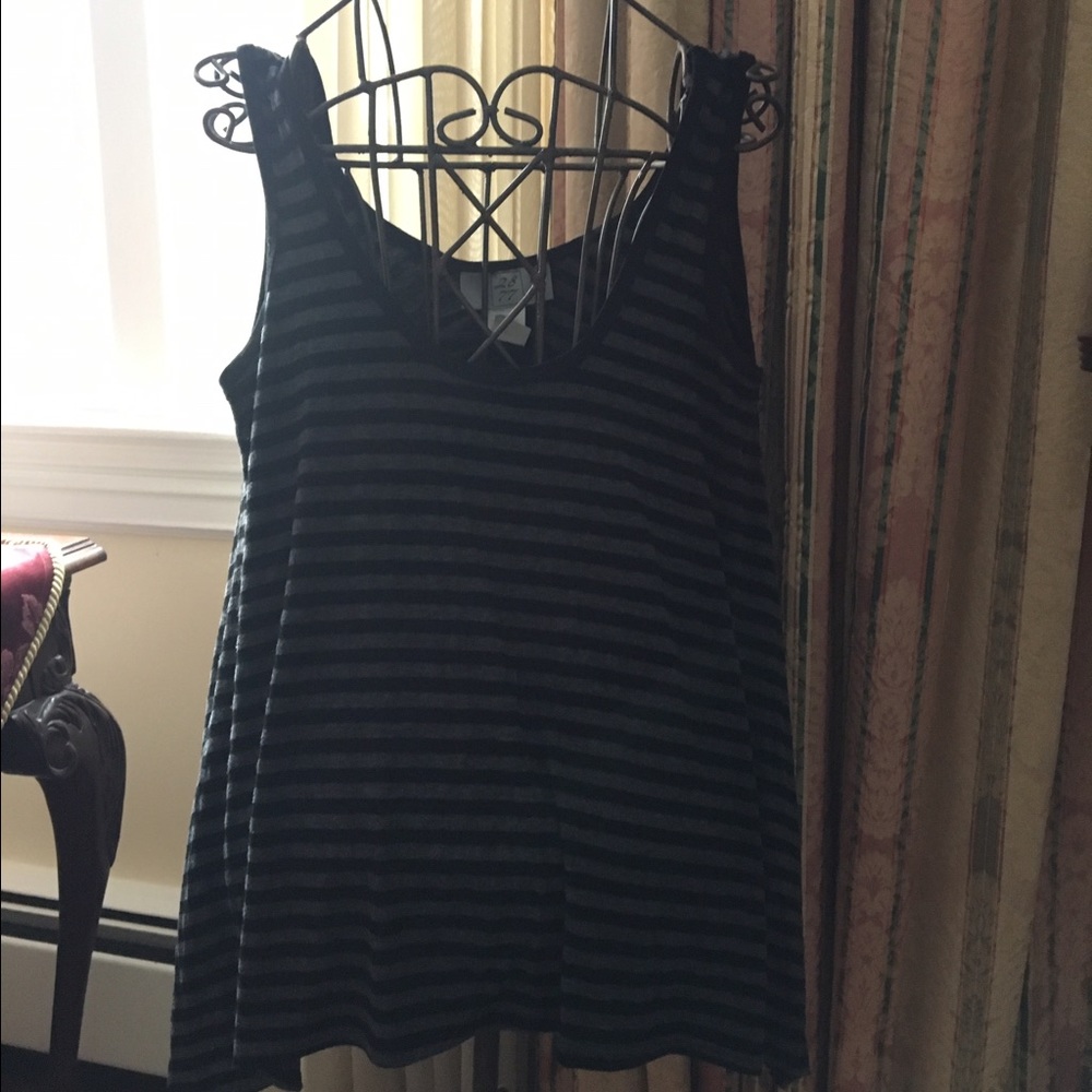 28 77 tank top