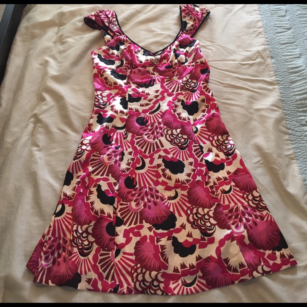🎁 Purple & black patterned dress by Guess