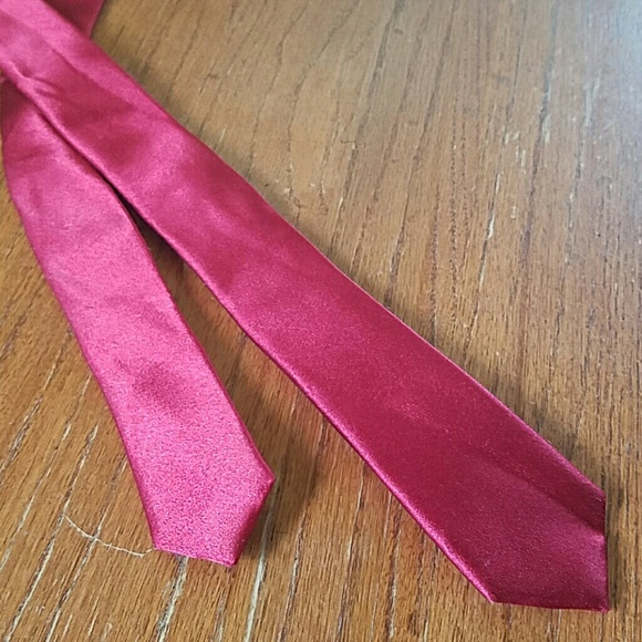 Thin Red Silky Tie - Picture 1 of 2