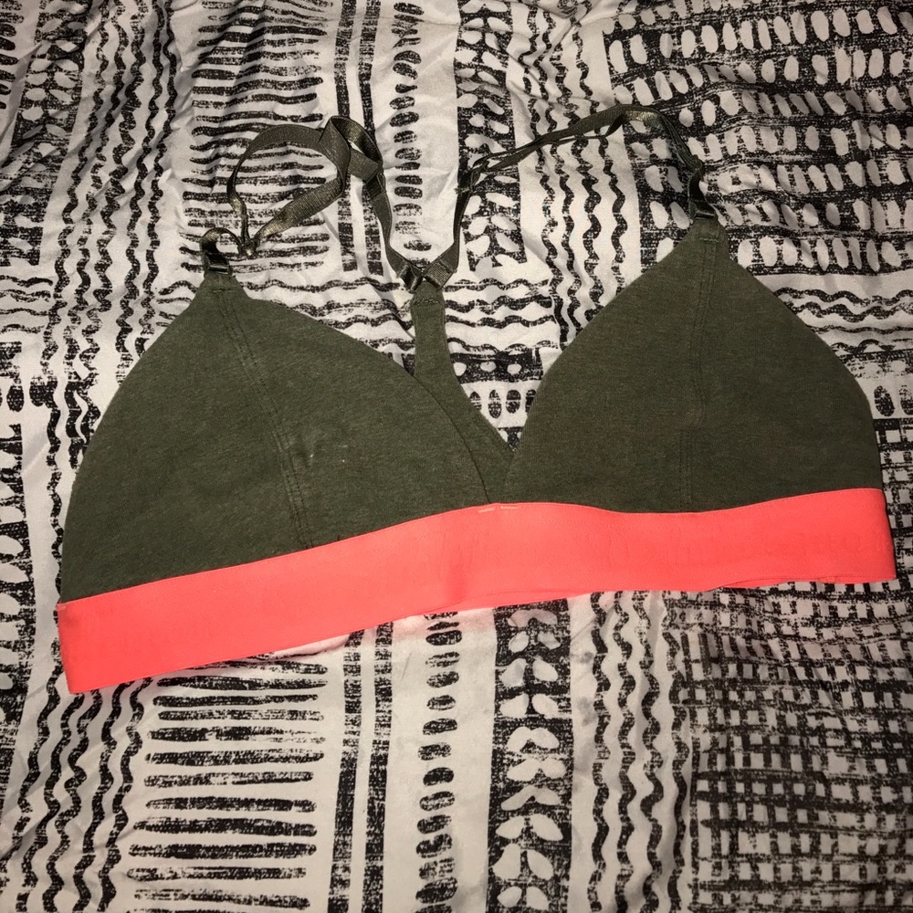 Like new size 6 Lululemon bra