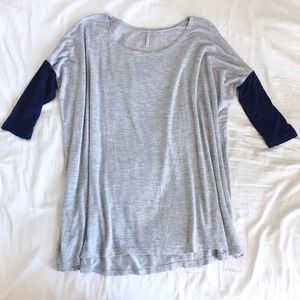 Tresics Gray & Blue Loose Top BRAND NEW