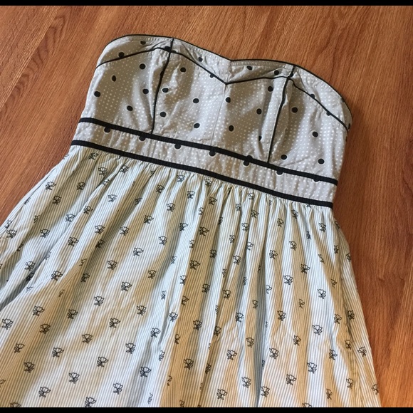 Urban Outfitters strapless dress - Picture 2 of 6