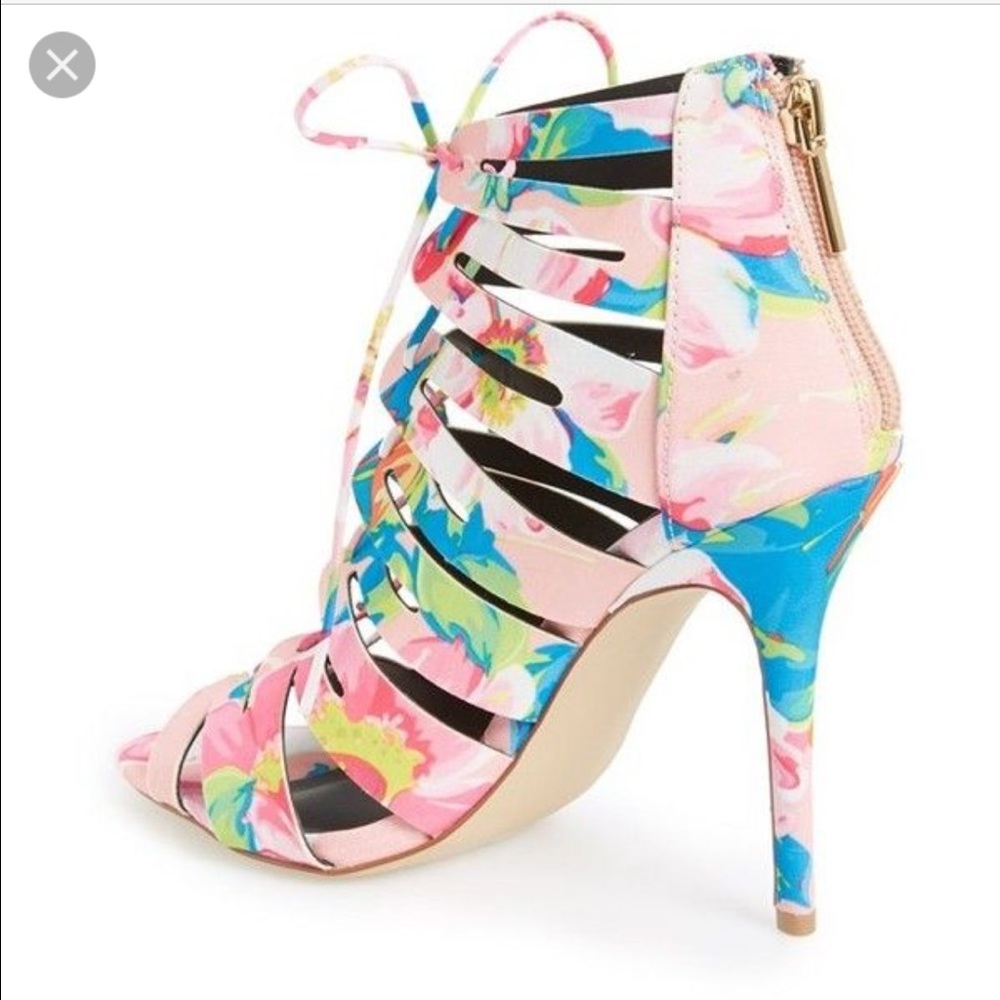 Kendall Kylie Steve Madden lace up floral sandal