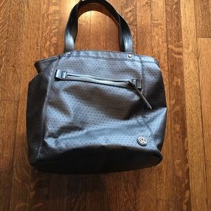 Lululemon tote