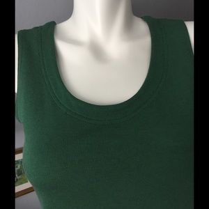 Kelly green scoop neck tank