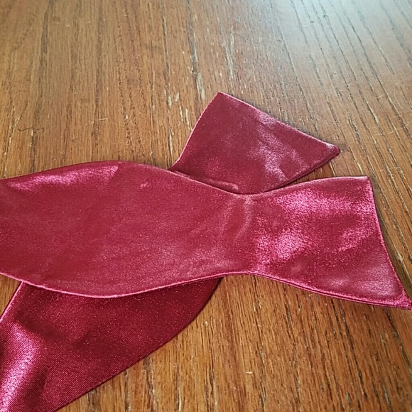 Silky Red Bowtie - Picture 1 of 2