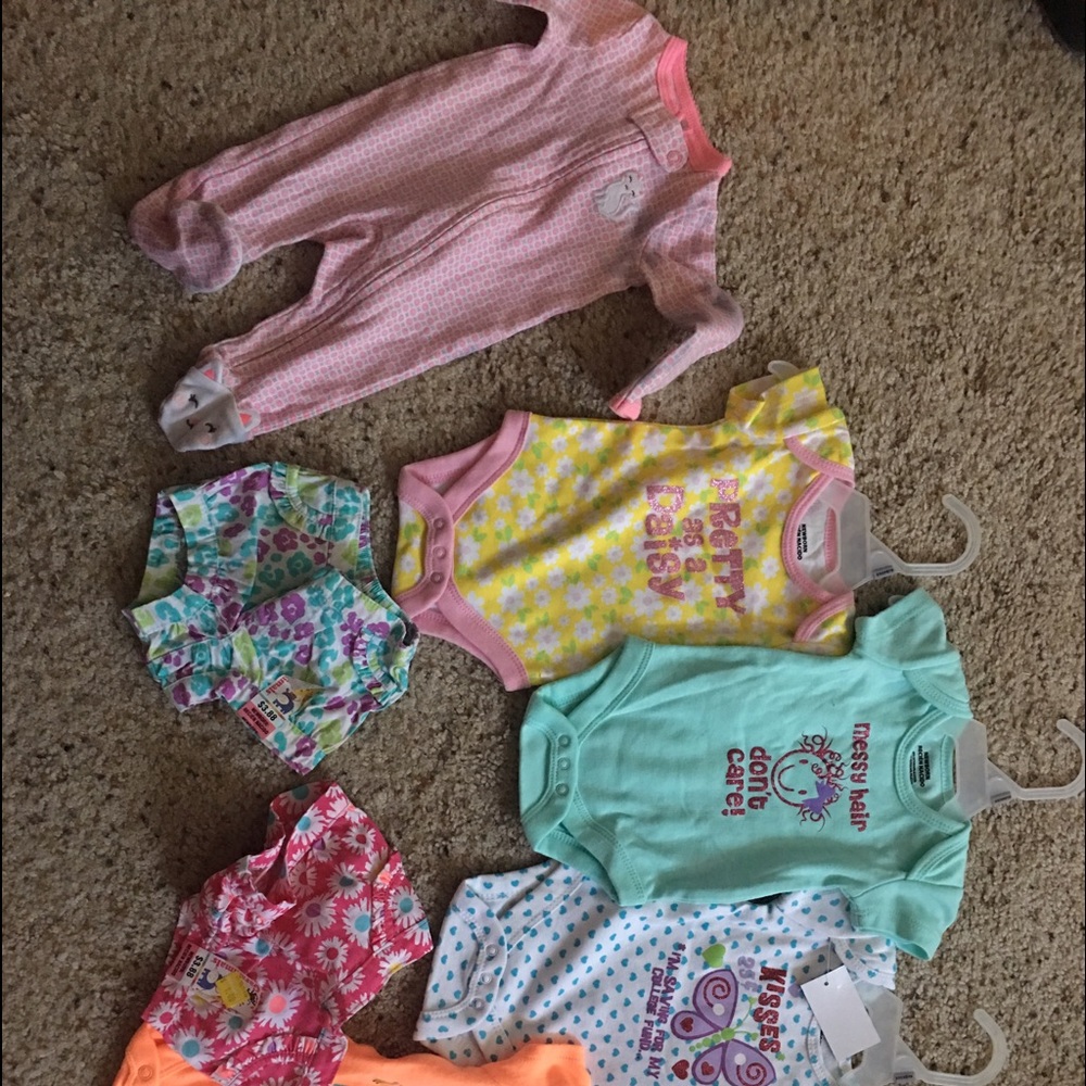 Newborn clothing lot