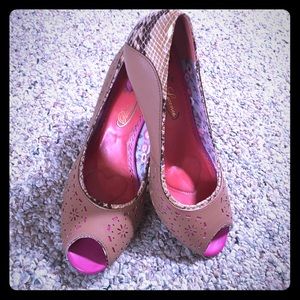 Poetic License Pink Leatherette Peep-Toe Heels