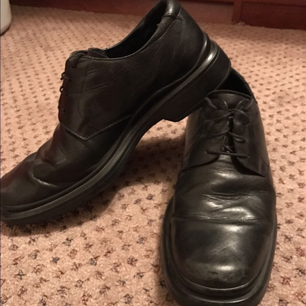 Black dress shoes