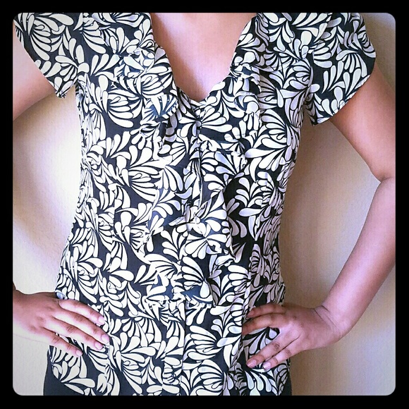 Black and white floral top - Picture 1 of 2