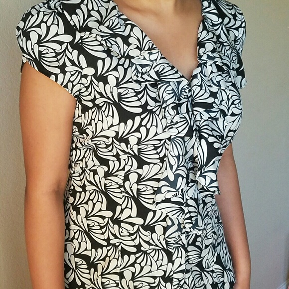 Black and white floral top - Picture 2 of 2