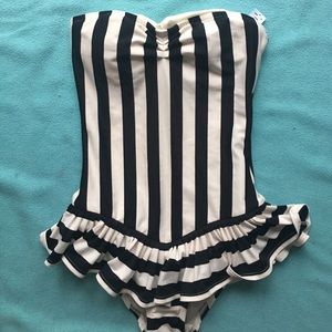 Very cute 1 piece strapless washed never worn