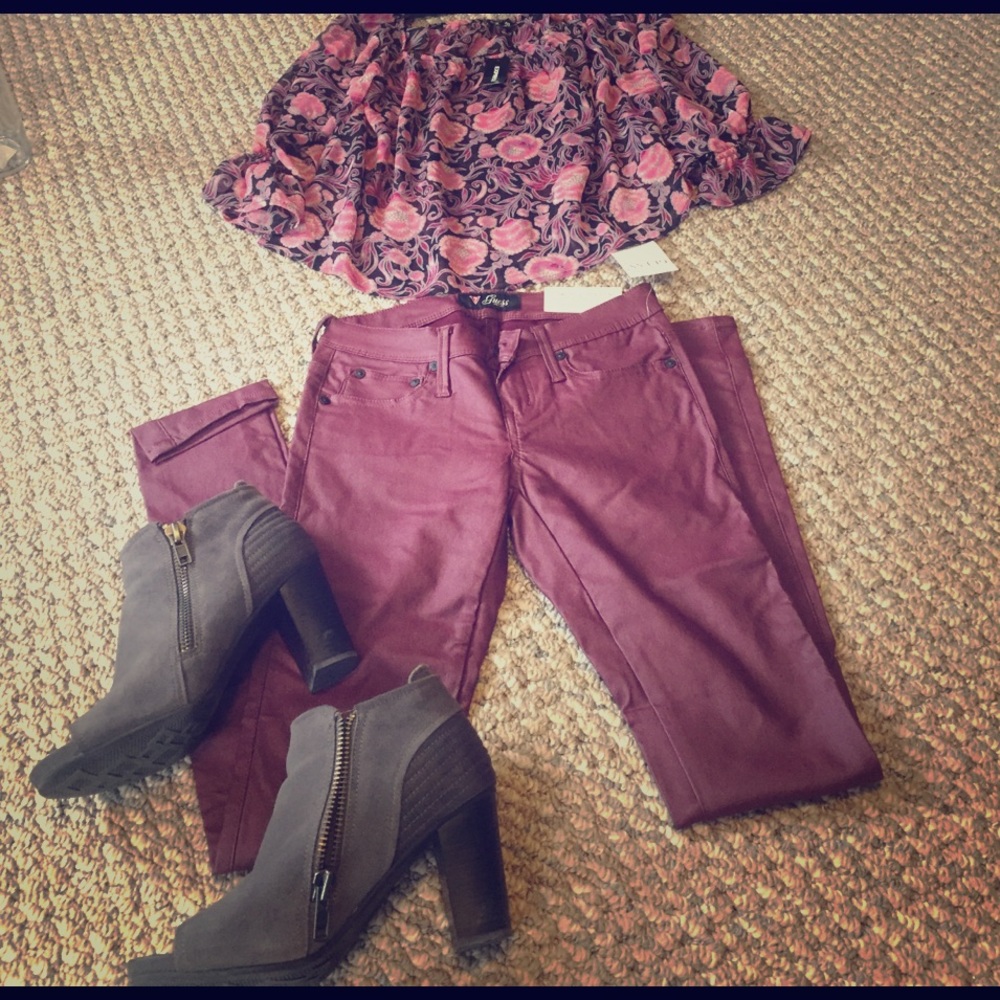 🔹Wine colored jeggings 🔹