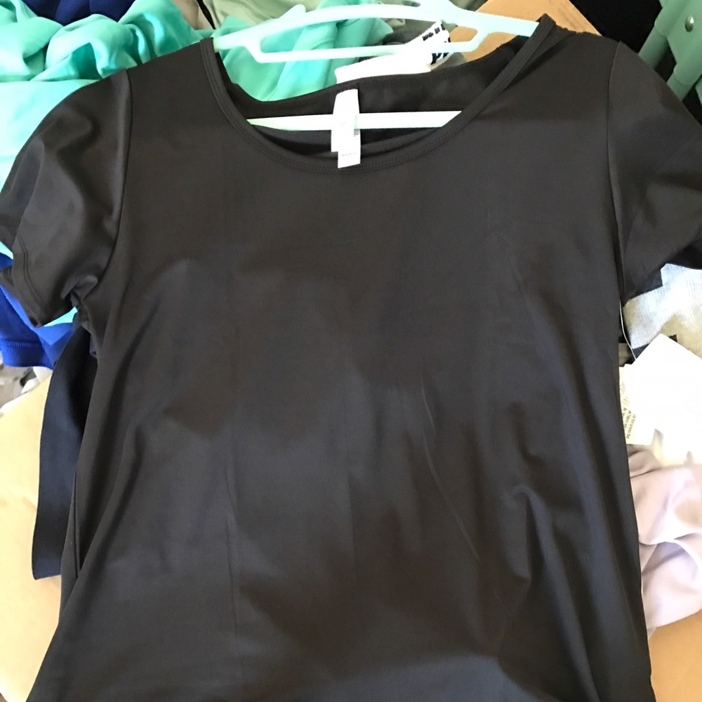 💕BNWT Solid Black Classic Tee💕