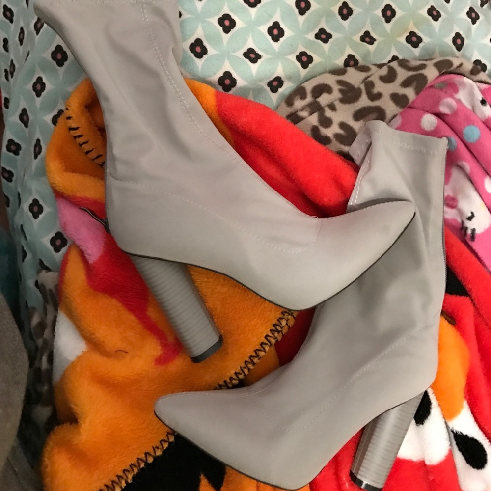 Light grey sock booties