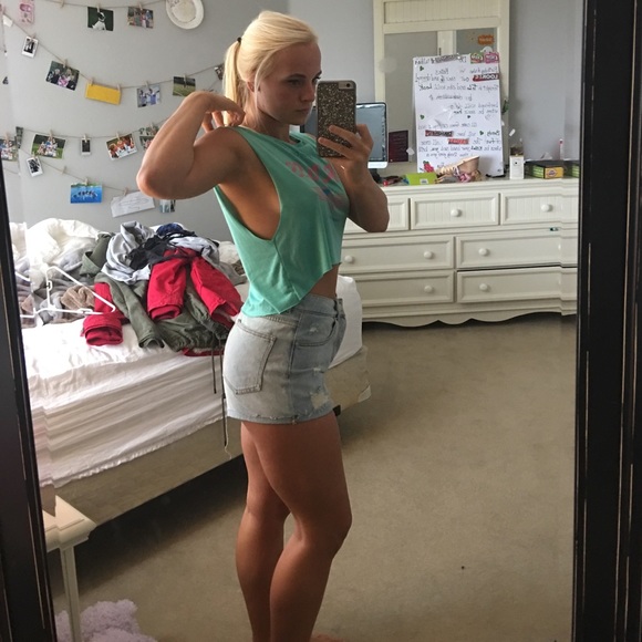 Crop top - Picture 1 of 3