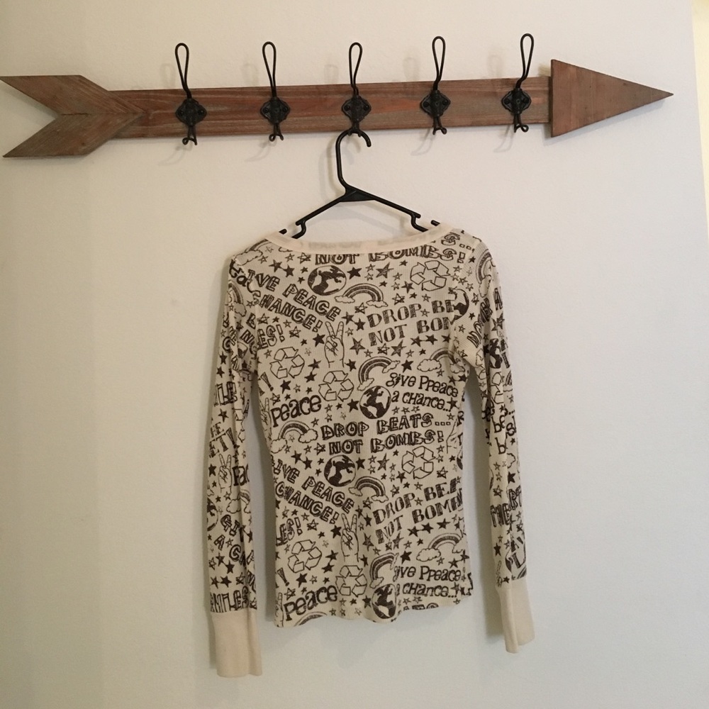 Ivory and brown graphic Henley - Picture 2 of 4