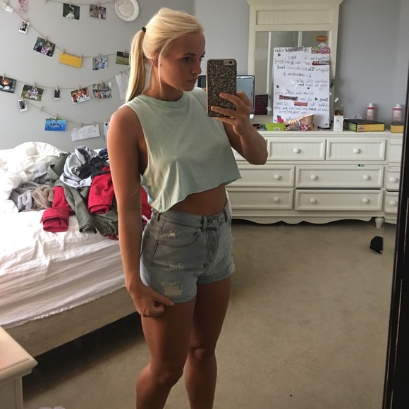 Crop top - Picture 1 of 2