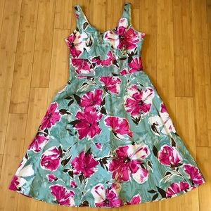 NWOT Fit and flare Hawaiian print dress 🌺🌸