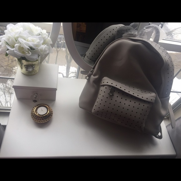 Grey backpack - Picture 2 of 5