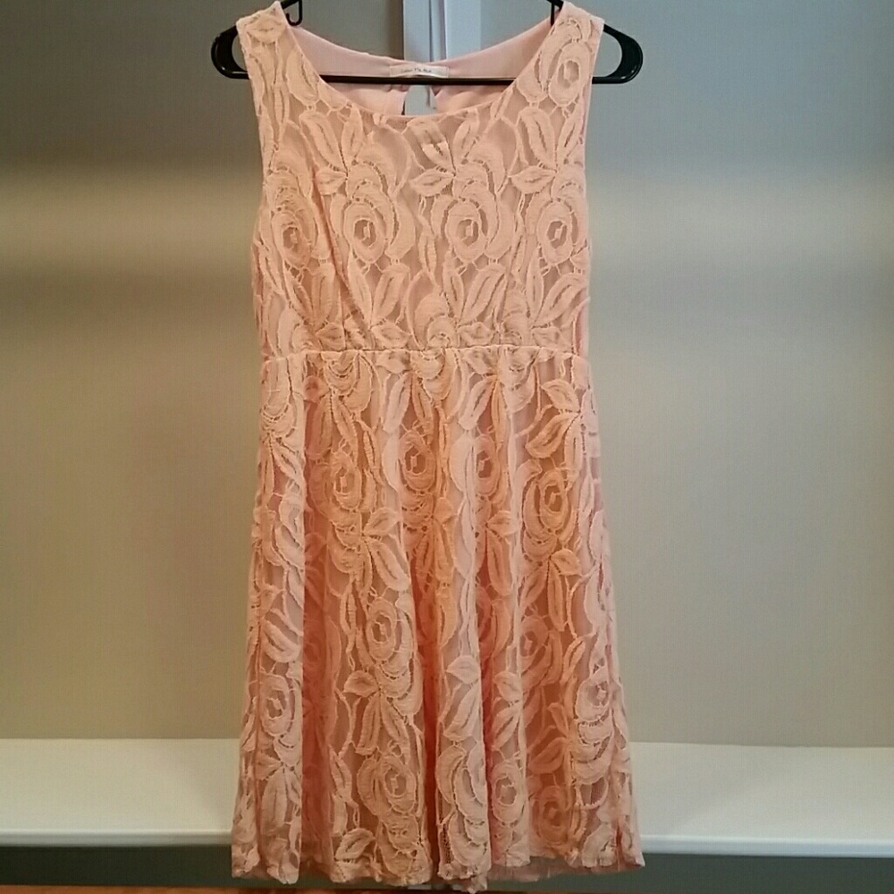 NWT Peach minidress with lace overlay