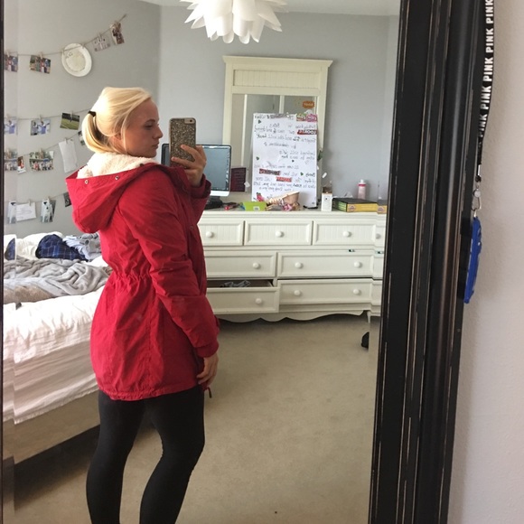 Red winter coat - Picture 3 of 3