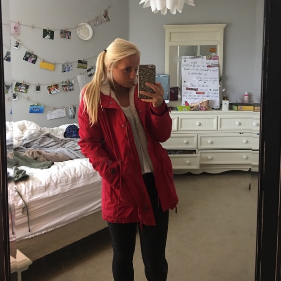 Red winter coat - Picture 2 of 3