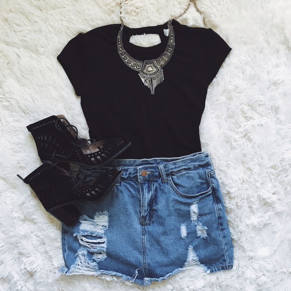 SOLD 🚫 Black Bodysuit