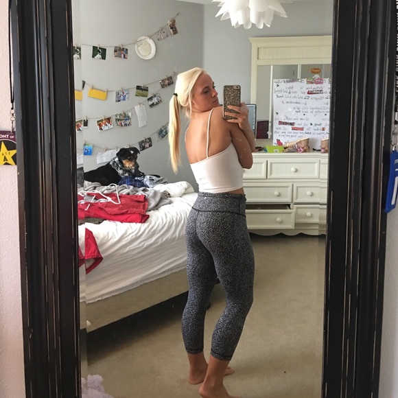 Brandy Melville crop top - Picture 1 of 2