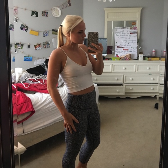 Brandy Melville crop top - Picture 2 of 2
