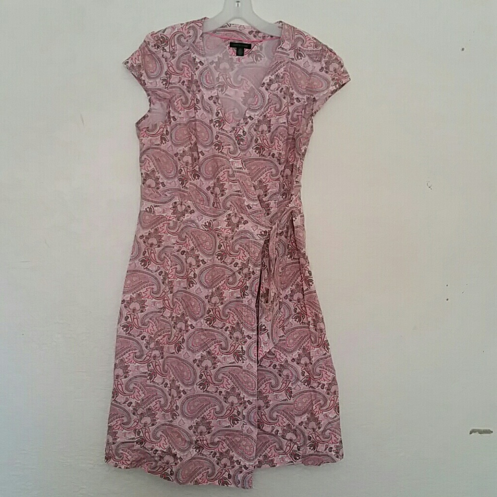 💲⬇PRICE DROP⬇💲Pink Spring Paisley Wrap Dress