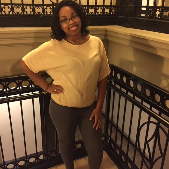 Meet your Posher, Whitney - Picture 1 of 1