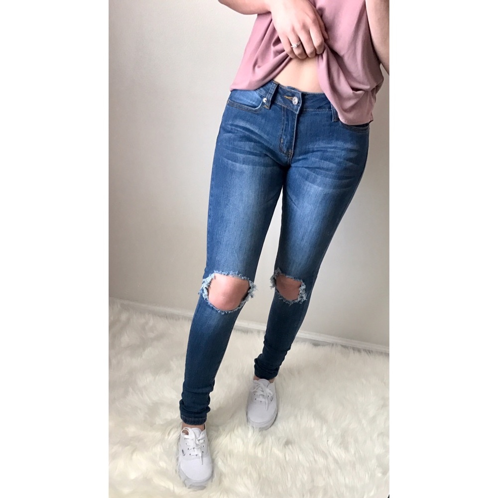 HEIDI Med Wash Torn Knee Jeans