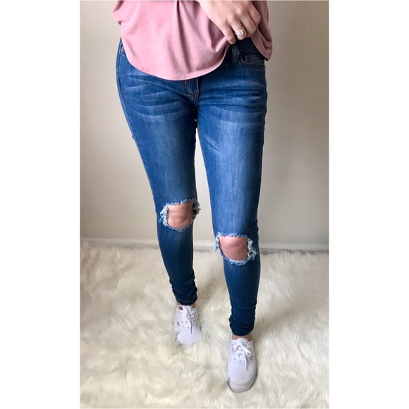 HEIDI Med Wash Torn Knee Jeans - Picture 2 of 4