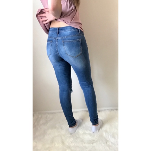 HEIDI Med Wash Torn Knee Jeans - Picture 3 of 4