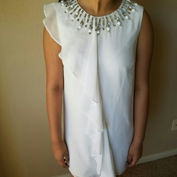 A chic white coctail dress - Picture 2 of 3