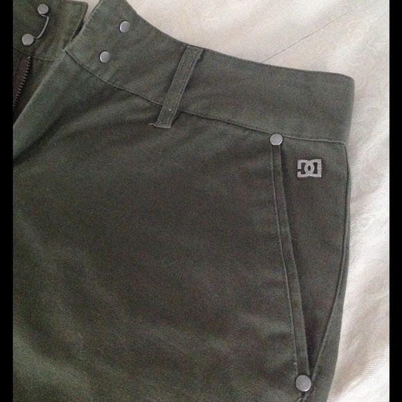 PRICED TO MOVE TODAY! DC olive green mini skirt - Picture 2 of 4